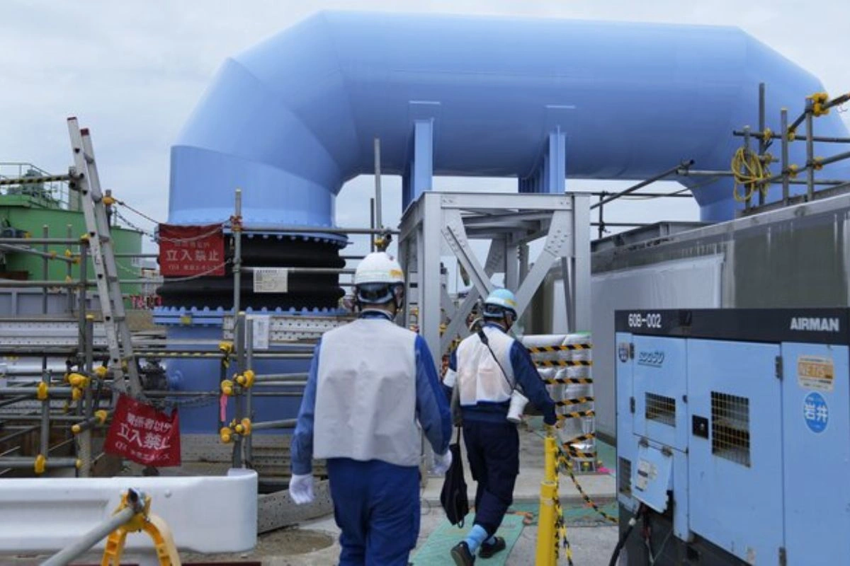 Правительство Японии решило начать сброс воды с АЭС "Фукусима-1"